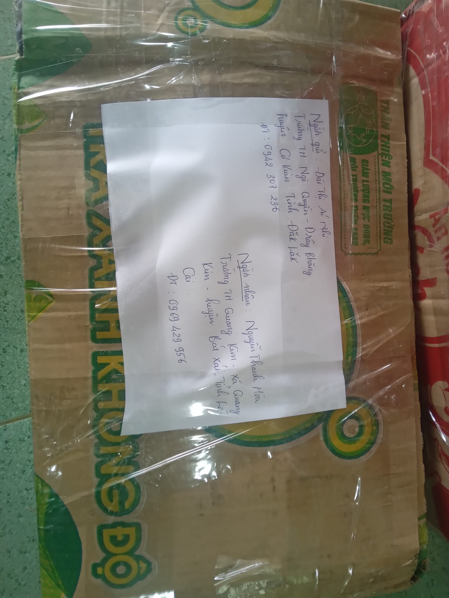 Các thầy cô giáo và các em học sinh sẵn sàng chia sẻ chút vất vả khó khăn về vùng lũ lụt